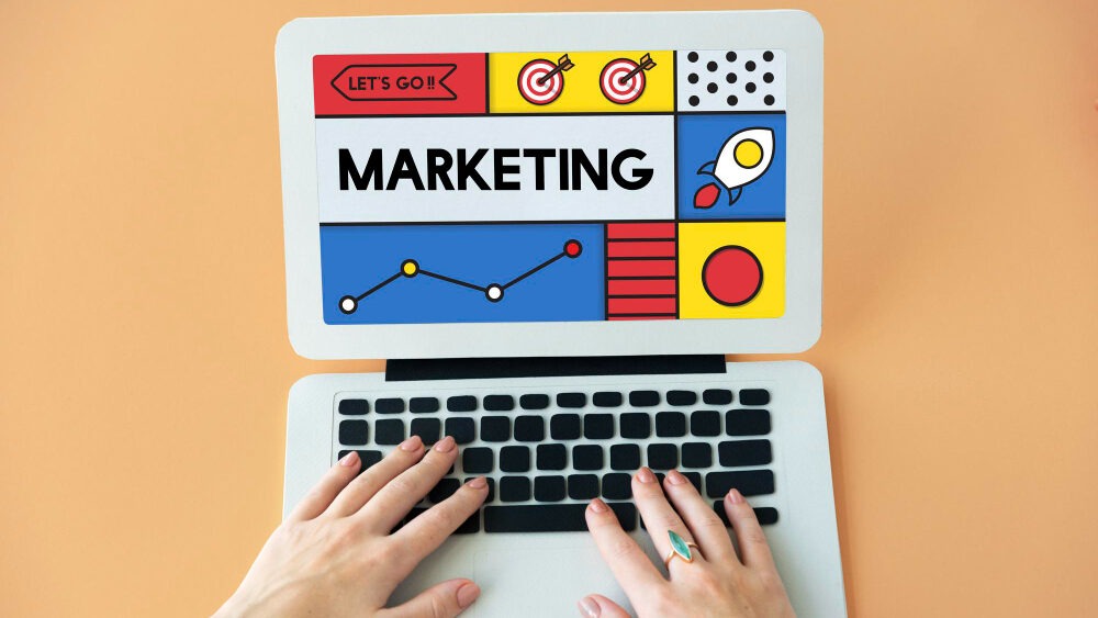 Traditional Marketing vs Digital Marketing: 2025 Insights Banner Image
